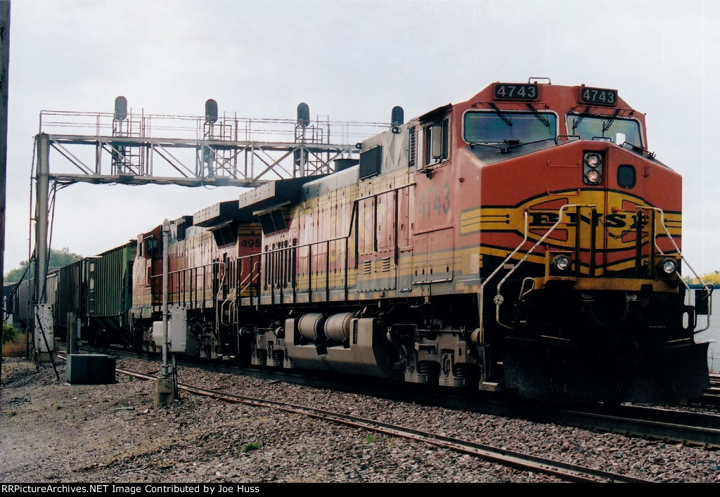 BNSF 4743 West